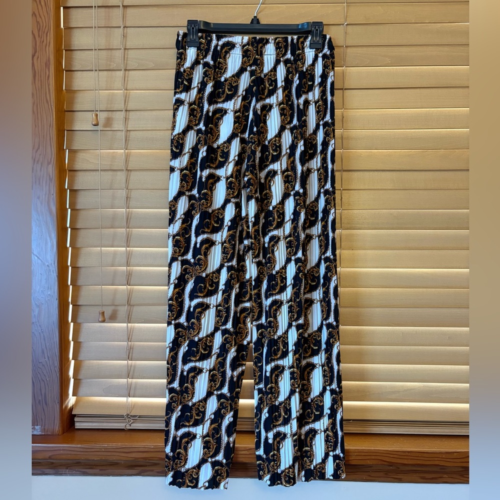 New Mix NWOT Black and Gold Wide Leg abstract pattern, 28" waist measurements - Picture 4 of 6